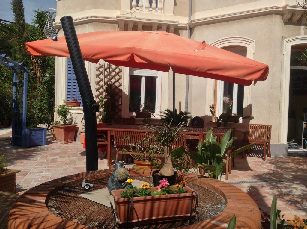 Hotel A L'Ombre Du Cedre Hyères Esterno foto