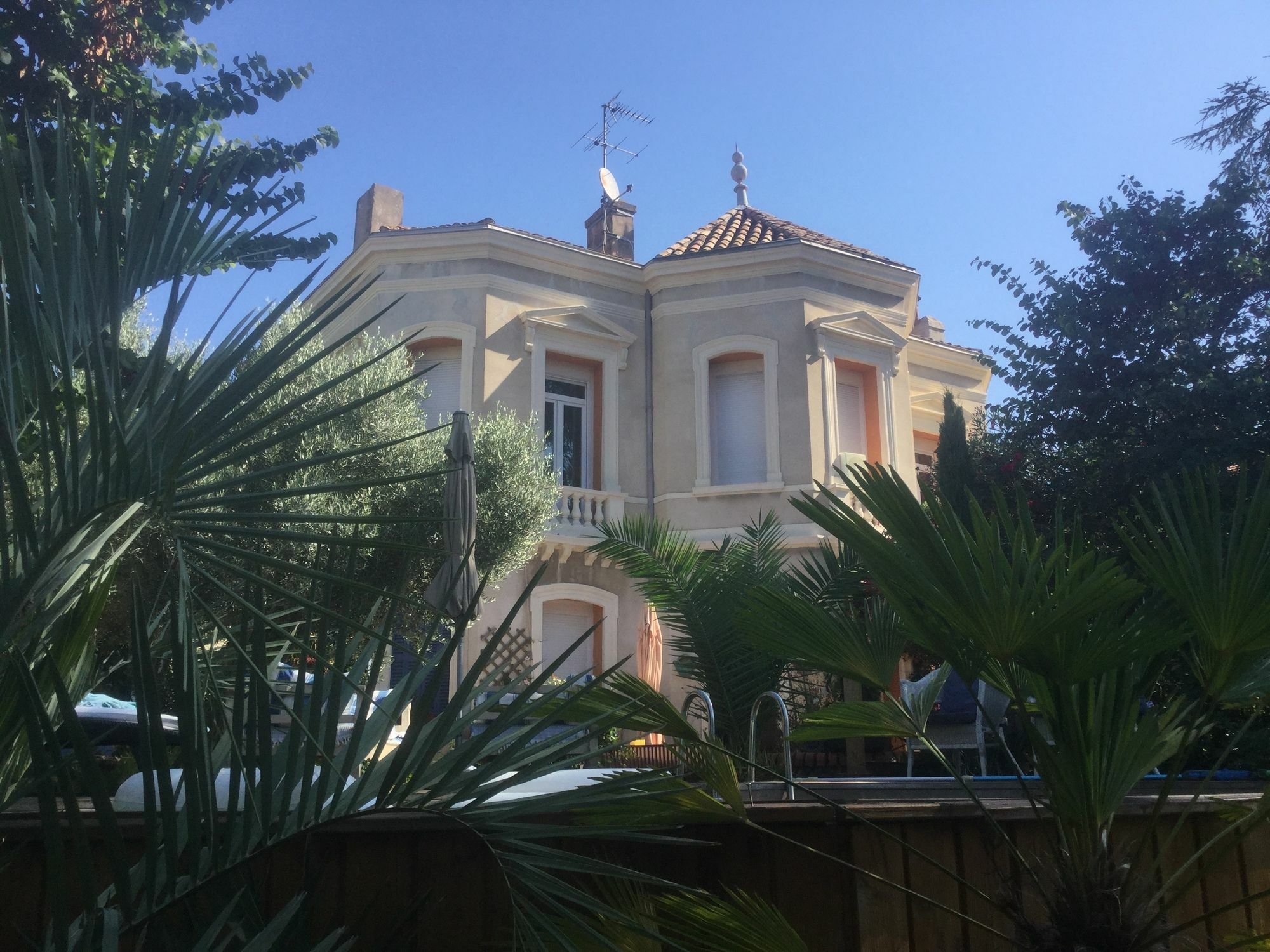 Hotel A L'Ombre Du Cedre Hyères Esterno foto